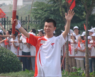 分時傳媒董事長兼 CEO 何吉倫先生擔任奧運火炬傳遞咸陽站第186棒火炬手