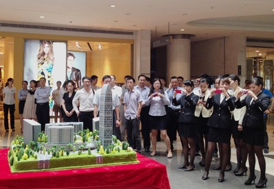 Couture定制1:100比例的京基100慶典蛋糕！是蛋糕，不是沙盤模型。