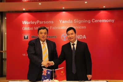 左：沃利帕森中國區總裁邱鴻；右：上海燕達建設公司總裁雷建民
