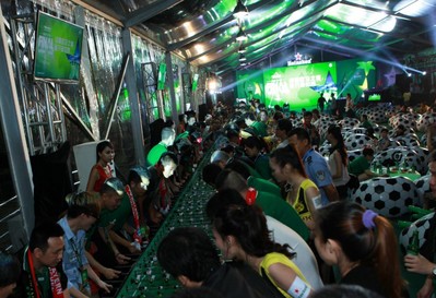 喜力傾情呈現百人桌上足球對戰