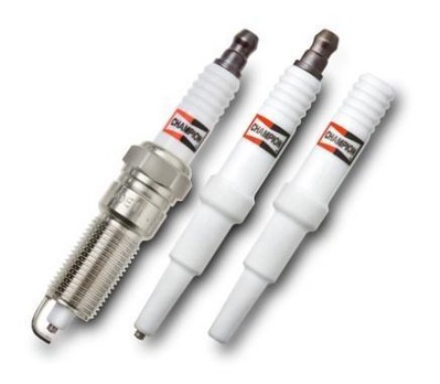 與之前的火花塞設計相比，輝門最新研制的SureFire Plus<br />陶瓷材料能夠承受更高電壓，進而增加缸壓，<br />從而提高發動機性能和燃油效率，同時減少CO2排放量。