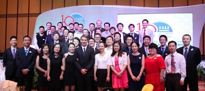 寧波公司員工與大中華區總裁薛勒合影