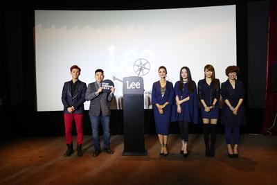 圖片1 Lee《好奇不滅》微電影發(fā)布會(huì)新聞?wù)掌?發(fā)布現(xiàn)場(chǎng)主創(chuàng)人員合照(1) (何昊文、葉念琛、張歆藝、盛朗熙、連詩(shī)雅、雷琛瑜)